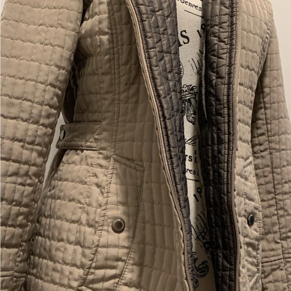 Portrait  Quilted Tan Jacket size small - Picture 10 of 12